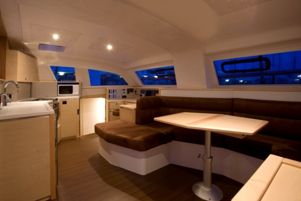 Catana 42 Carbon infusion Innenansicht