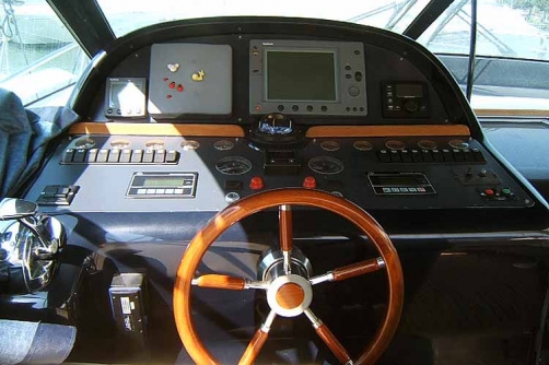 Uniesse 48 Fly Außenansicht