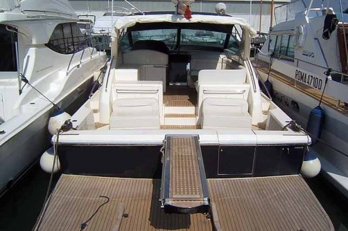 Uniesse 48 Fly Außenansicht