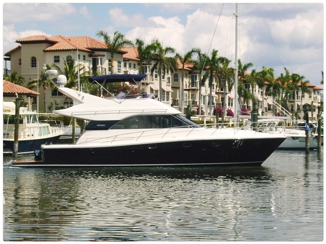 Uniesse 48 Fly Außenansicht