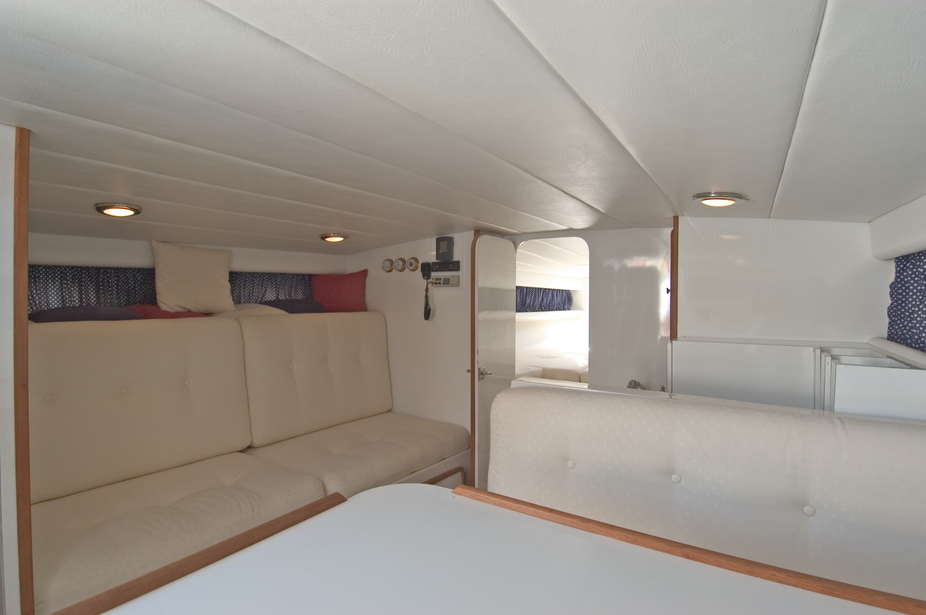 Tornado 38 Cruising Innenansicht