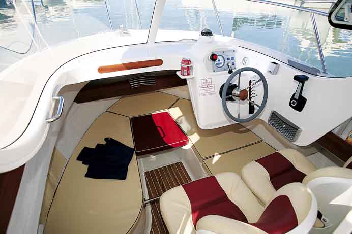 Arvor 215 AS Außenansicht