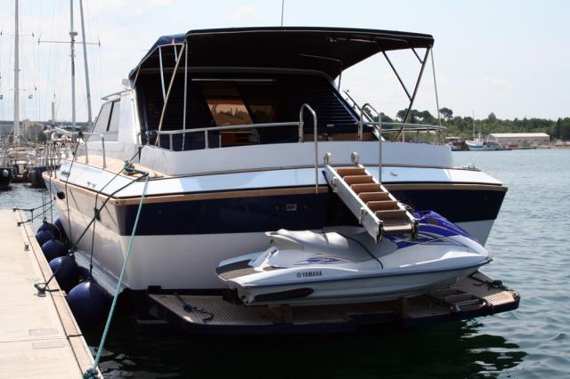 Akir 18 Außenansicht