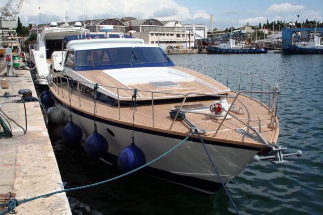 Custom Line Yacht Akir 18