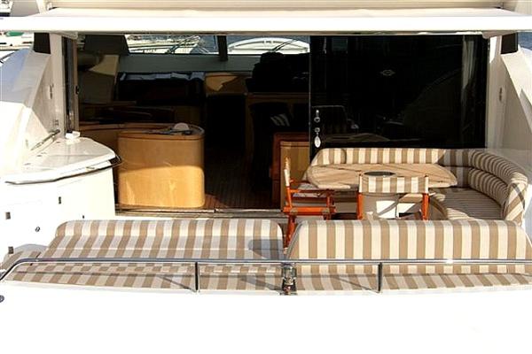 Predator 82 Außenansicht