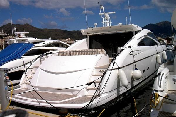 Predator 82 Außenansicht