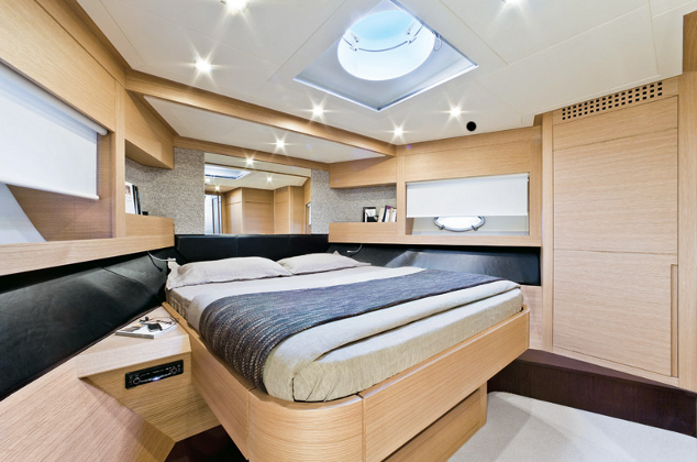 Pershing 64 Innenansicht