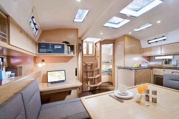 Bavaria Cruiser 45 Alma Innenansicht