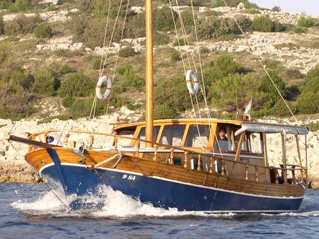Classic-Adria CA-Holz-Motor-Yachten