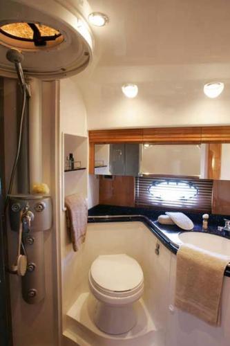 Elan Power 42 Innenansicht