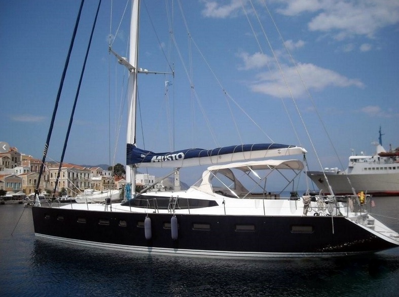 Custom Line Yacht Bruce Roberts Design 72