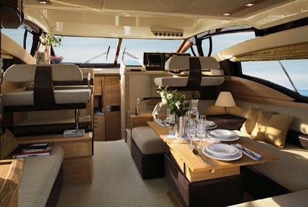 Azimut 47 Fly Innenansicht