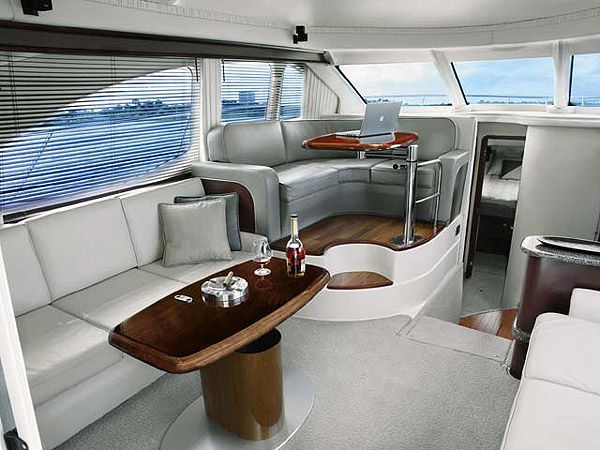 Sea Ray 44 Sedan Bridge Innenansicht