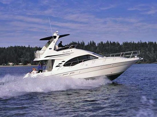 Sea Ray 44 Sedan Bridge Außenansicht