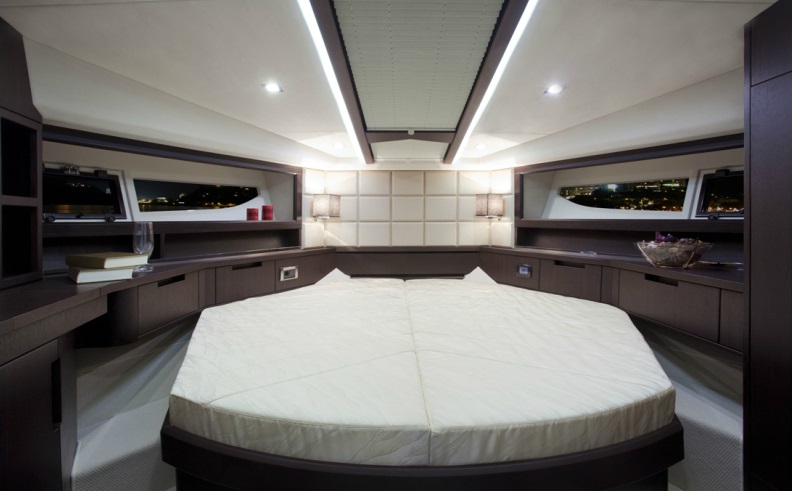 Galeon 640 Fly Innenansicht
