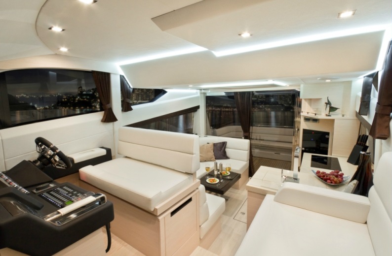 Galeon 640 Fly Innenansicht