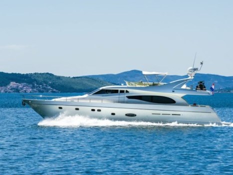 Ferretti 730
