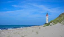 Dänemark-Bootscharter Daenemark Anholt Strand mit Leuchtturm