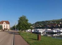 Quai du Port au Bois Locaboat Liegehafen in Joigny