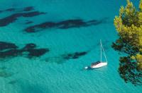 Ibiza-Formentera Charter Formentera glasklares Wasser ankernde Yacht