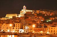 Ibiza-Formentera Charter Ibiza Stadt bei Nacht