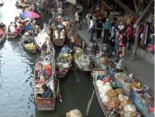 Thailand-Charter Thailand Markt auf Booten